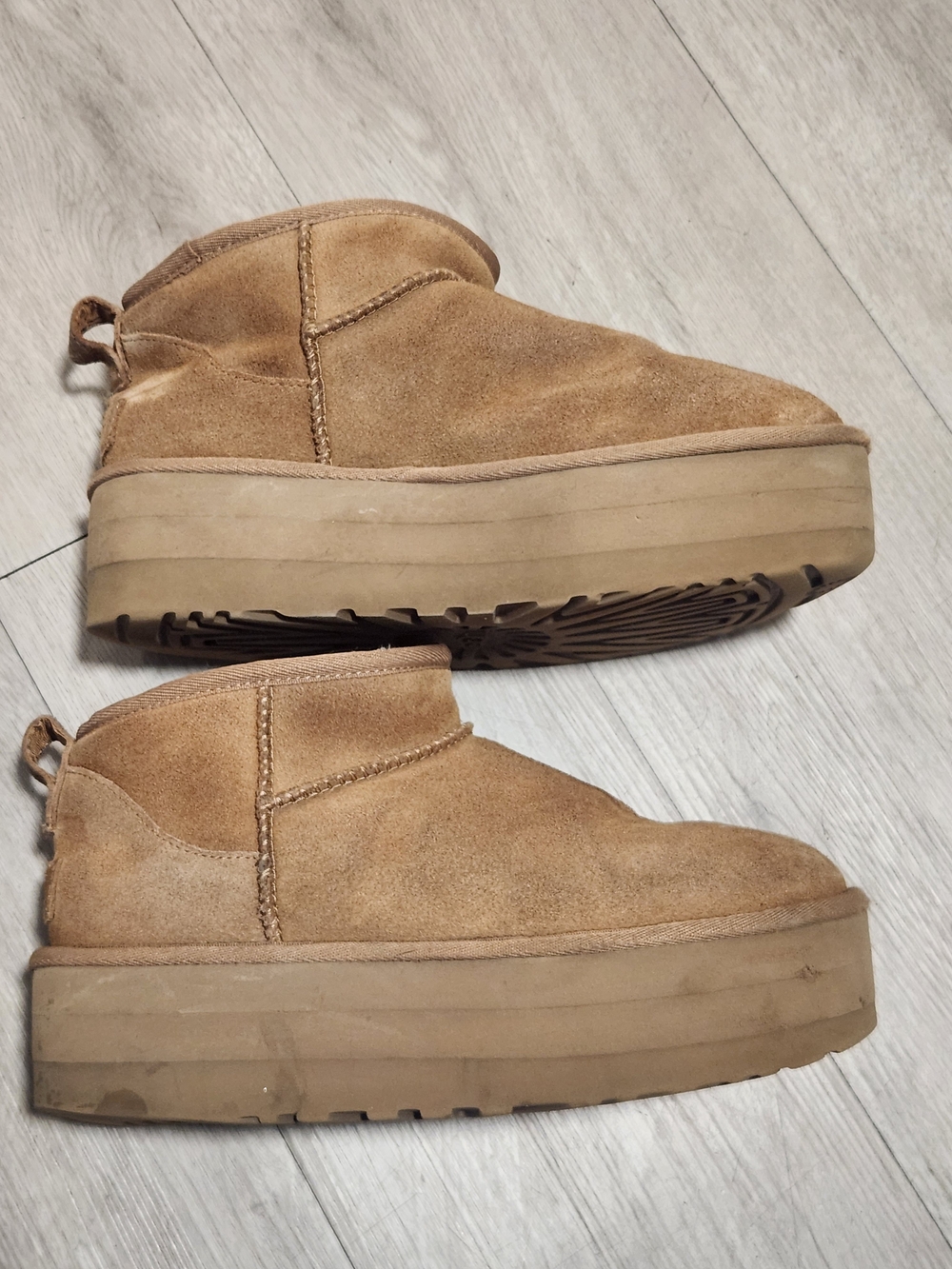 UGG Classic Ultra Mini Platform Boots Chestnut Suede Womens Size 8